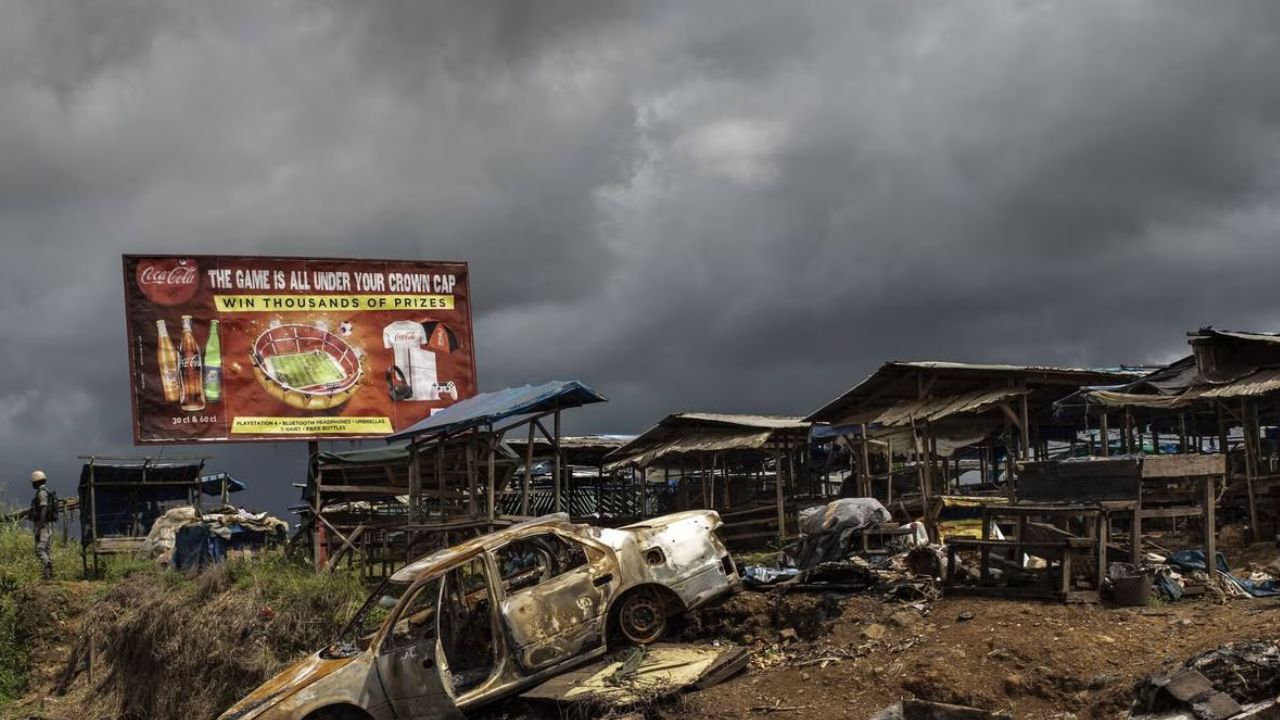 Maison Incendiée Au Cameroun